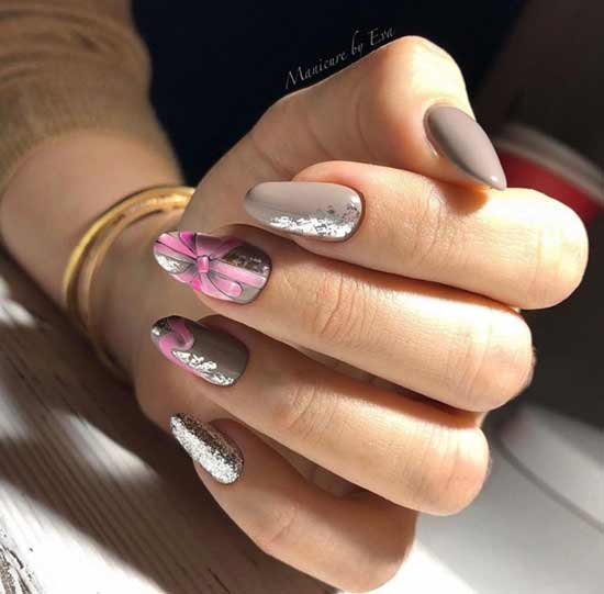 Marron clair avec manucure argentée