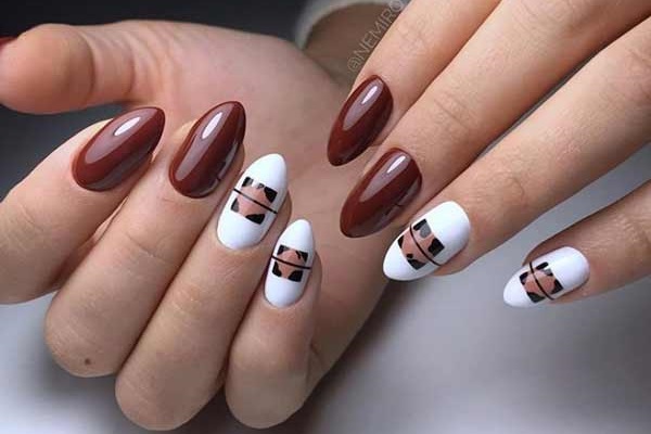 Manucure brune et blanche