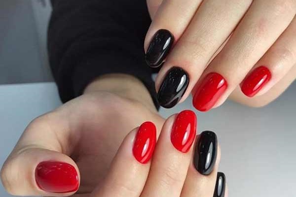 Photo de conception de manucure rouge et noire