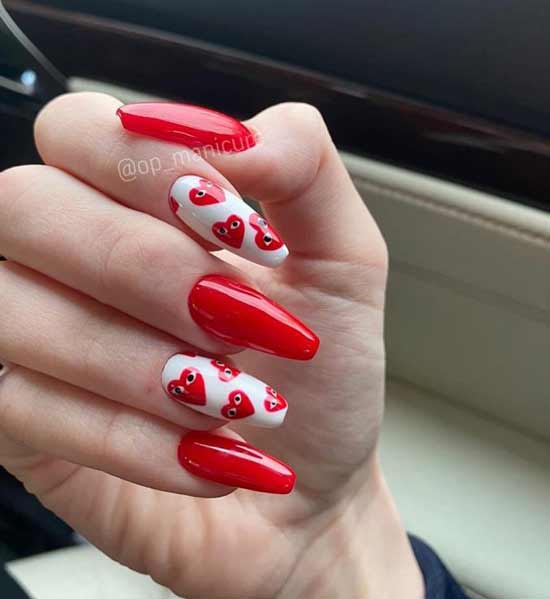 Coeurs rouges sur fond blanc