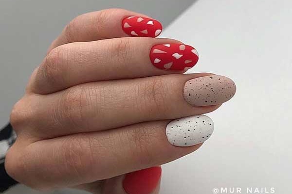 Sélection de photos et examen de manucure rouge et blanc