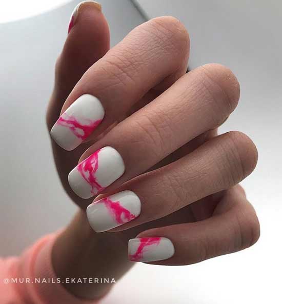 Manucure blanche et rouge