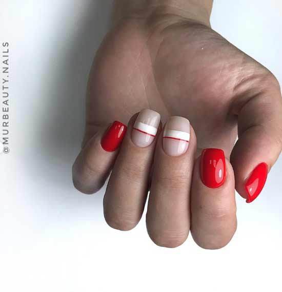 Avec des rayures rouges et blanches