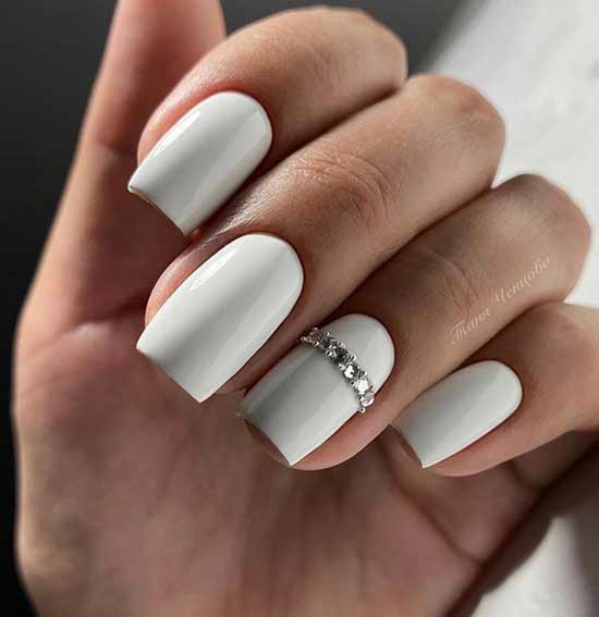 Couleur gris-blanc avec strass