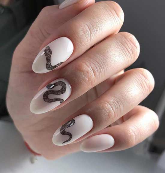 Nail art avec un serpent