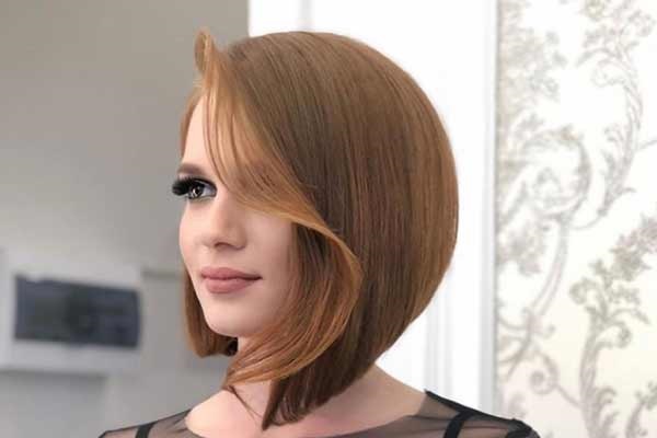 Kare avec une frange au style asymétrique avec une pause