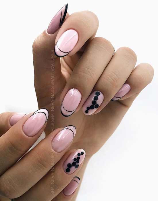 Veste noire sur fond beige