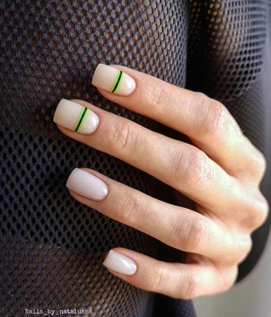 Rayures colorées simples sur deux ongles