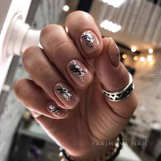 Conception d'ongles simple: types et nouveaux éléments spectaculaires sur la photo