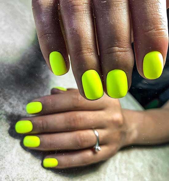 Manucure vert jaune fluo