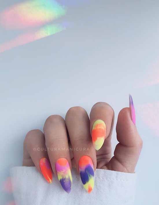 Manucure néon 2025-2026: photos, actualités, meilleures idées de design