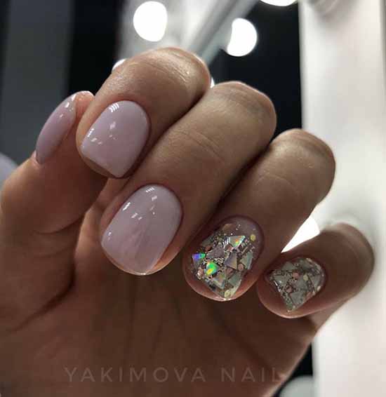 Manucure délicate avec des paillettes: nouveautés photo avec un beau design