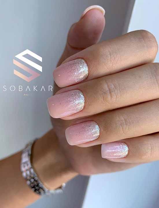 Manucure pailletée rose