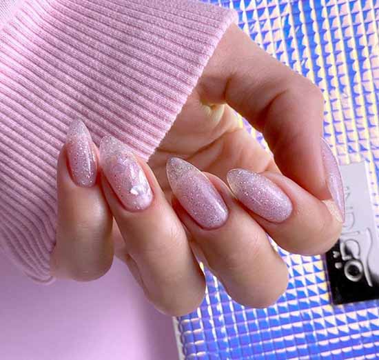 Manucure délicate avec des paillettes: nouveautés photo avec un beau design