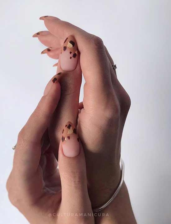 Manucure mate de tous les jours