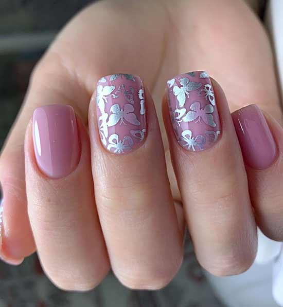 Décontracté avec estampage manucure