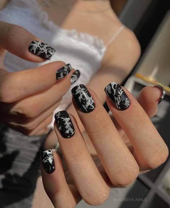 Manucure d'automne noir