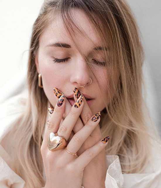 Les principales tendances en design d'ongles automne 2026: nouvelles photos