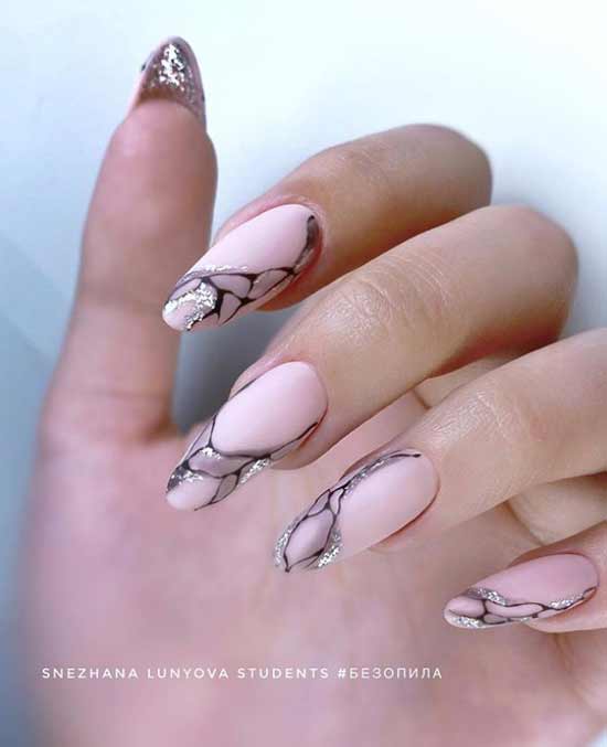 Nu avec des paillettes