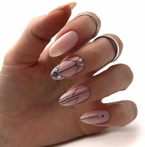 Manucure avec des paillettes sur le bout des ongles : photos, nouveautés