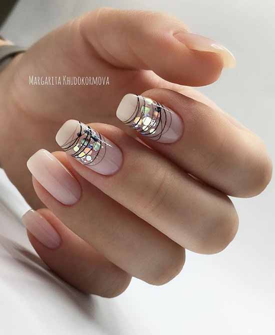 Manucure avec des paillettes sur le bout des ongles : photos, nouveautés