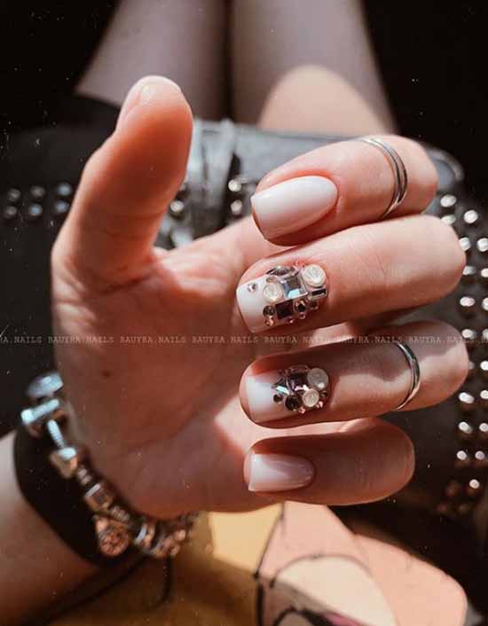 Conception d'ongles avec strass 2026: photos, nouveautés exquises