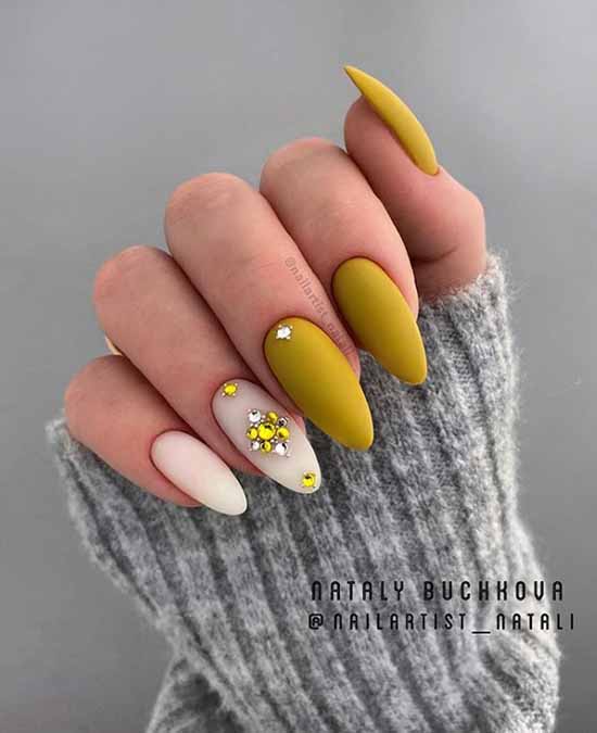 Conception d'ongles avec strass 2026: photos, nouveautés exquises