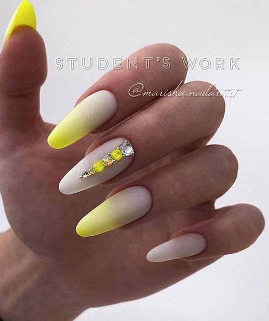 Conception d'ongles avec strass 2026: photos, nouveautés exquises
