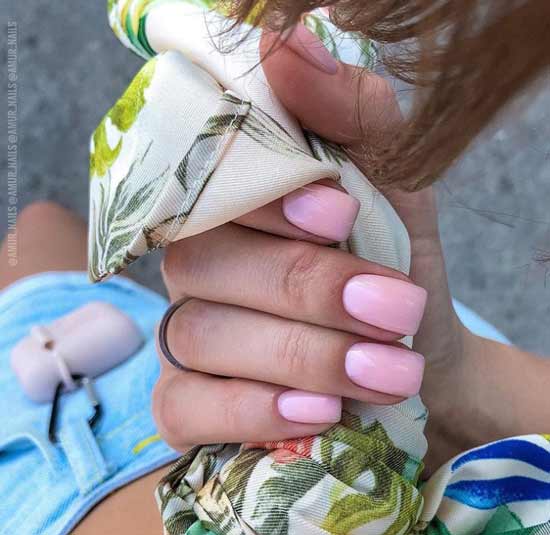 Manucure rose à l'école