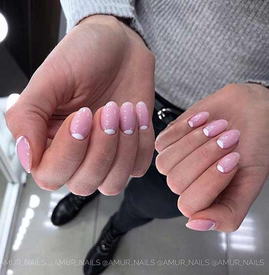 Photo de manucure lunaire