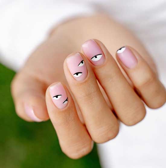 Manucure beige avec dessins