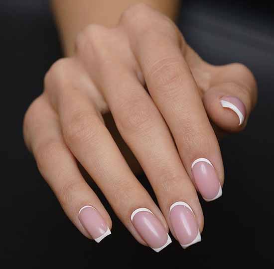 Manucure scolaire 2026: idées, nouveaux designs sur la photo