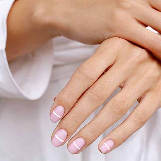 Manucure scolaire 2026: idées, nouveaux designs sur la photo