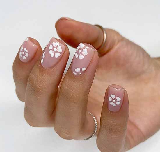 Manucure scolaire 2026: idées, nouveaux designs sur la photo