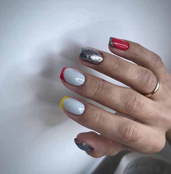 Conception d'ongles scintillants: nouvelle manucure sur la photo