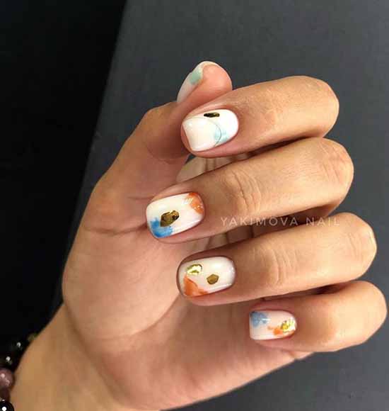 Conception d'ongles en feuille: photo, nouveautés de manucure à la mode