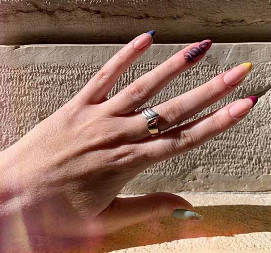 Manucure française avec un motif: nouveautés françaises 2026