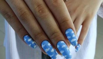 Ciel sur les ongles