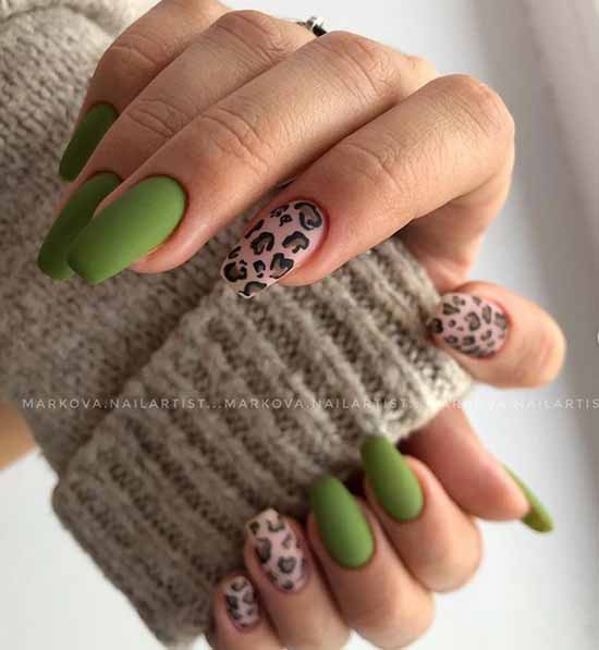 Beaux ongles mats: design, nouvelle manucure sur la photo