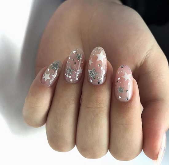 Manucure avec des autocollants de Noël