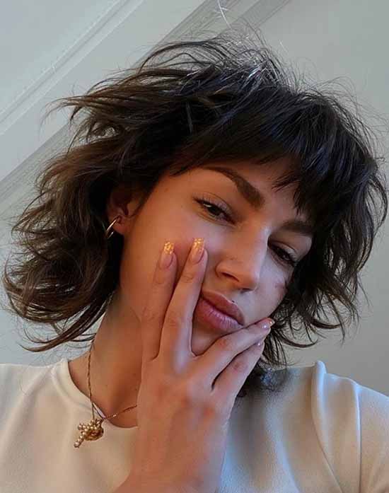 Coupes de cheveux à la mode pour les cheveux mi-longs 2026: photos, tendances