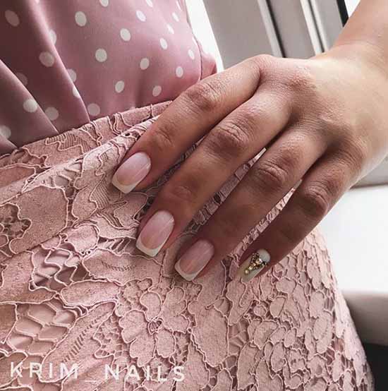 Ongles blancs avec des motifs: nouveaux articles, idées de manucure sur la photo