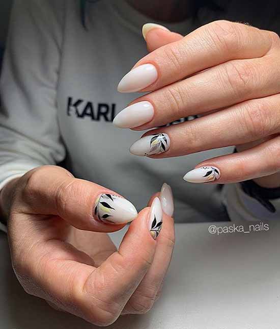 Ongles blancs avec des motifs: nouveaux articles, idées de manucure sur la photo