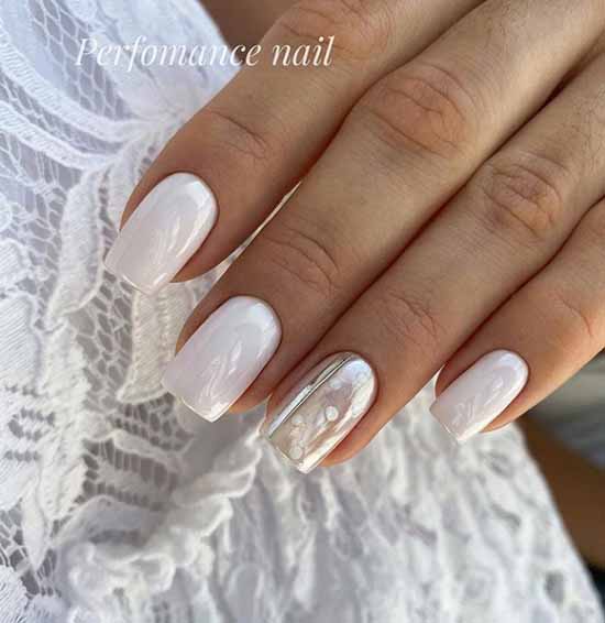 Manucure avec ongles carrés frottés