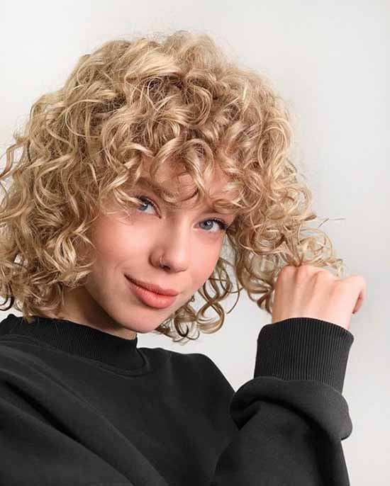 Les meilleures coupes de cheveux avec une frange 2026: photos, formes à la mode