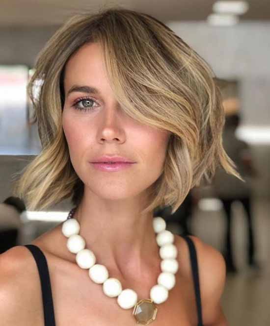 Les meilleures coupes de cheveux avec une frange 2026: photos, formes à la mode