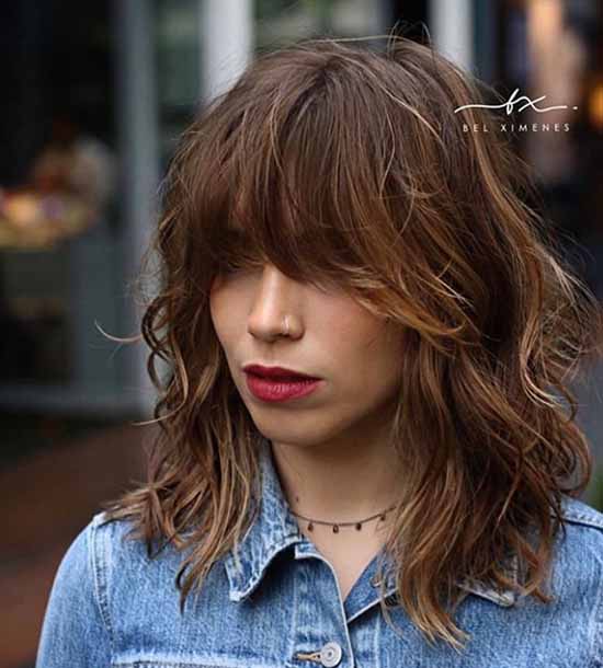 Longue frange 2026 : quelles coupes de cheveux pour porter une longue frange, photo