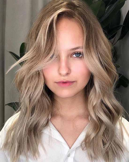 Longue frange 2026 : quelles coupes de cheveux pour porter une longue frange, photo