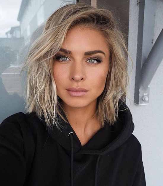 Longue frange 2026 : quelles coupes de cheveux pour porter une longue frange, photo