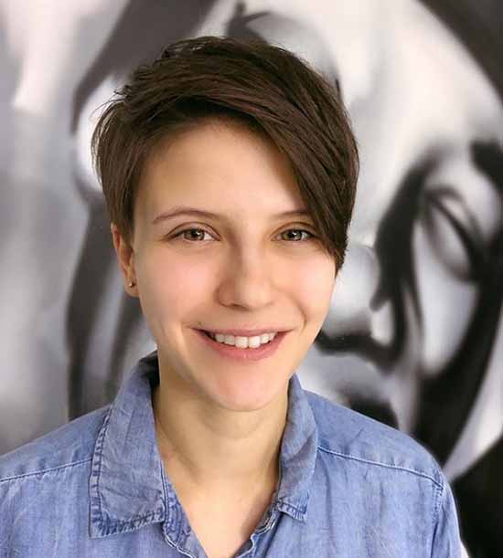 Longue frange 2026 : quelles coupes de cheveux pour porter une longue frange, photo